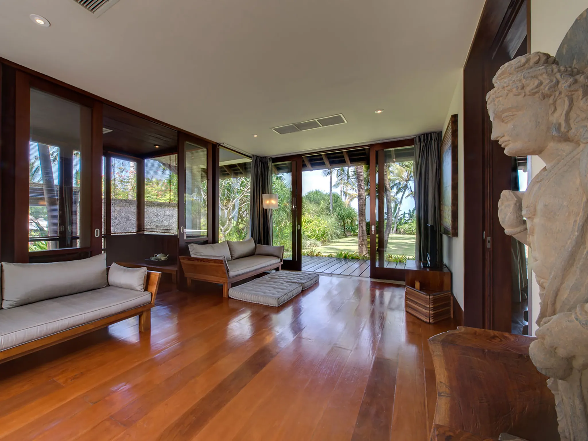 Villa Samadhana - Master suite relaxation