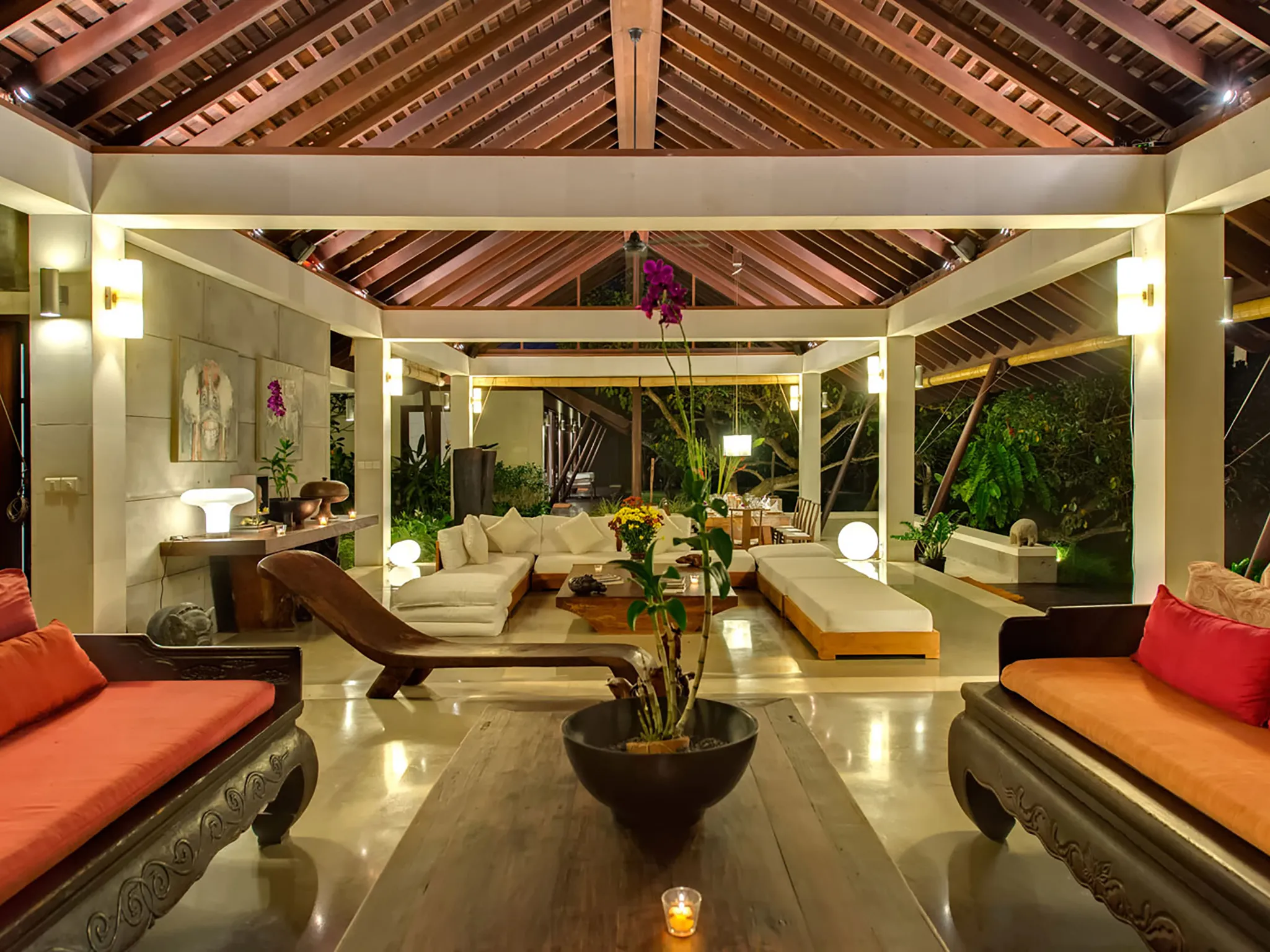 Villa Samadhana - Living and dining pavilion towards guest rooms