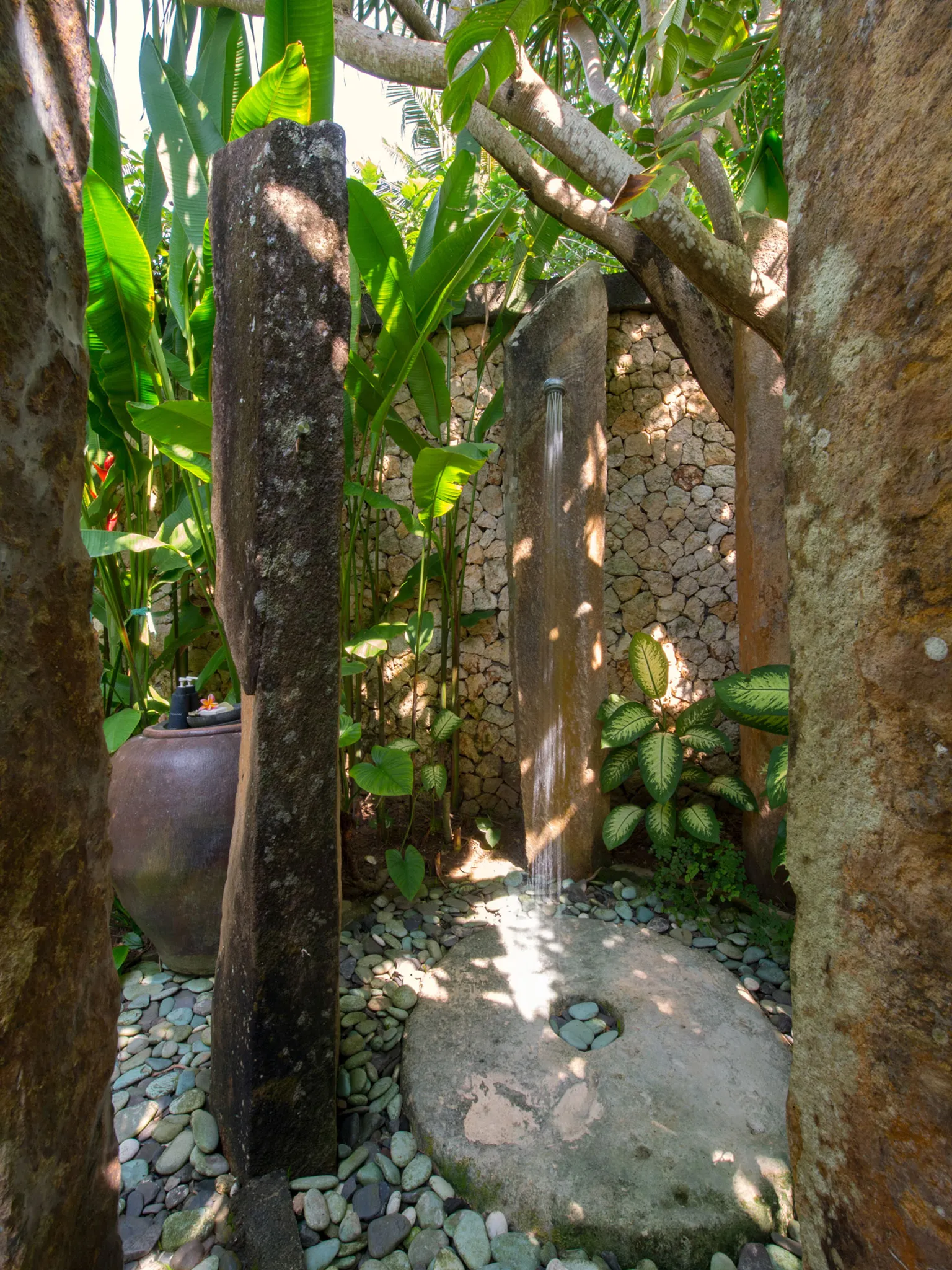 Villa Samadhana - Master suite outdoor shower