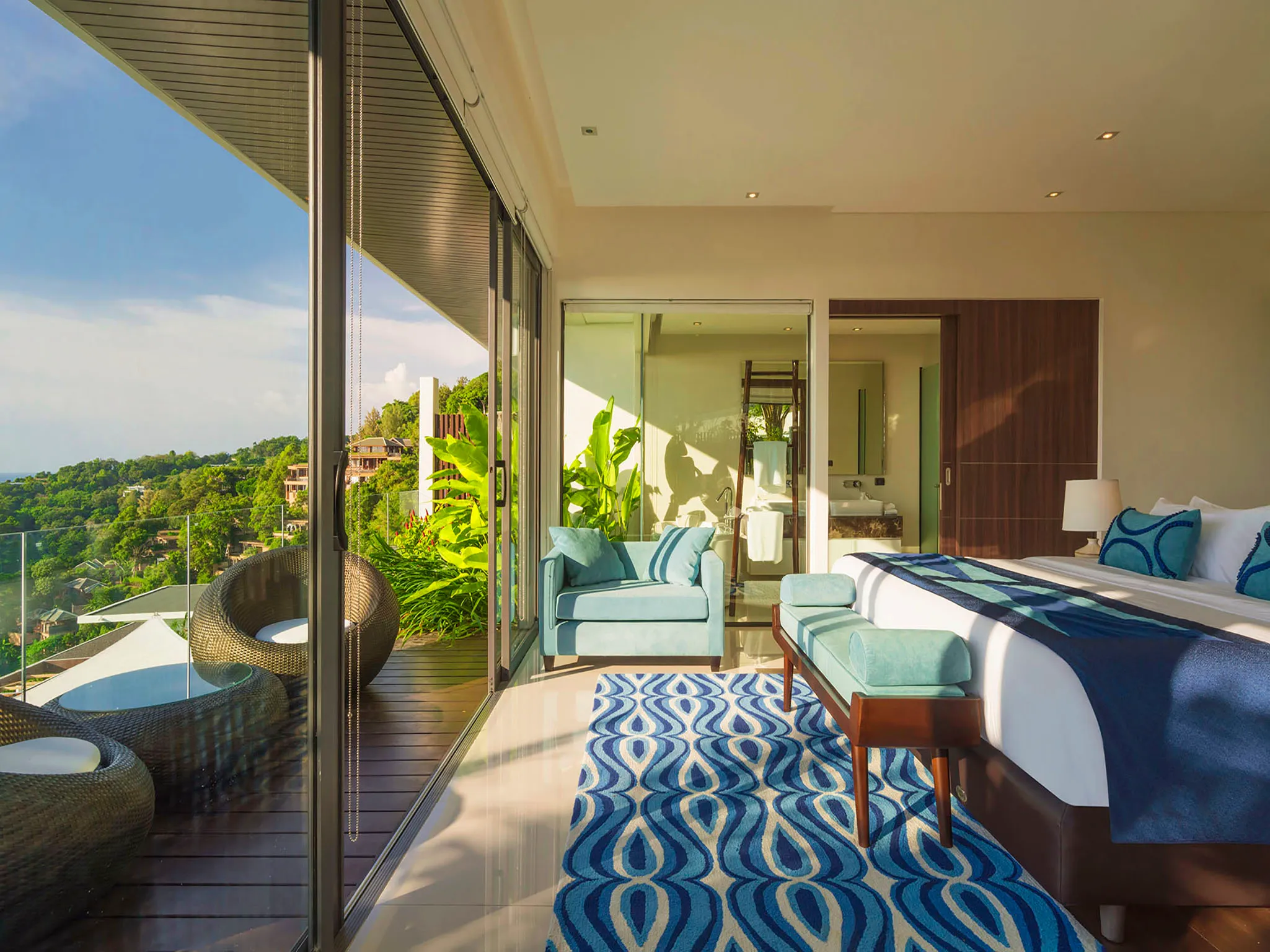 Villa Samira - Guest bedroom with private sea-view balcony