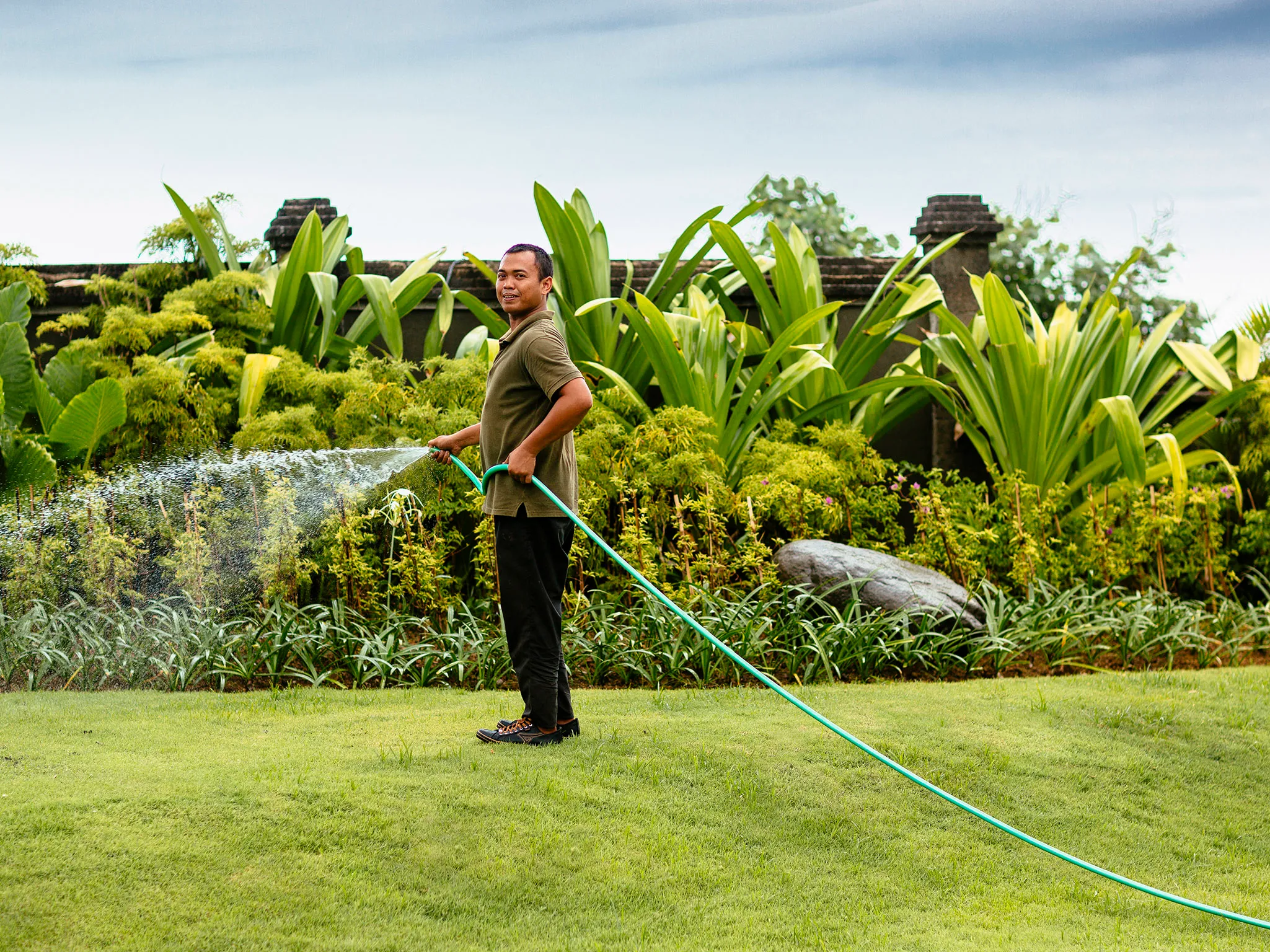 Villa Semarapura - Gardens and pool always kept immaculate