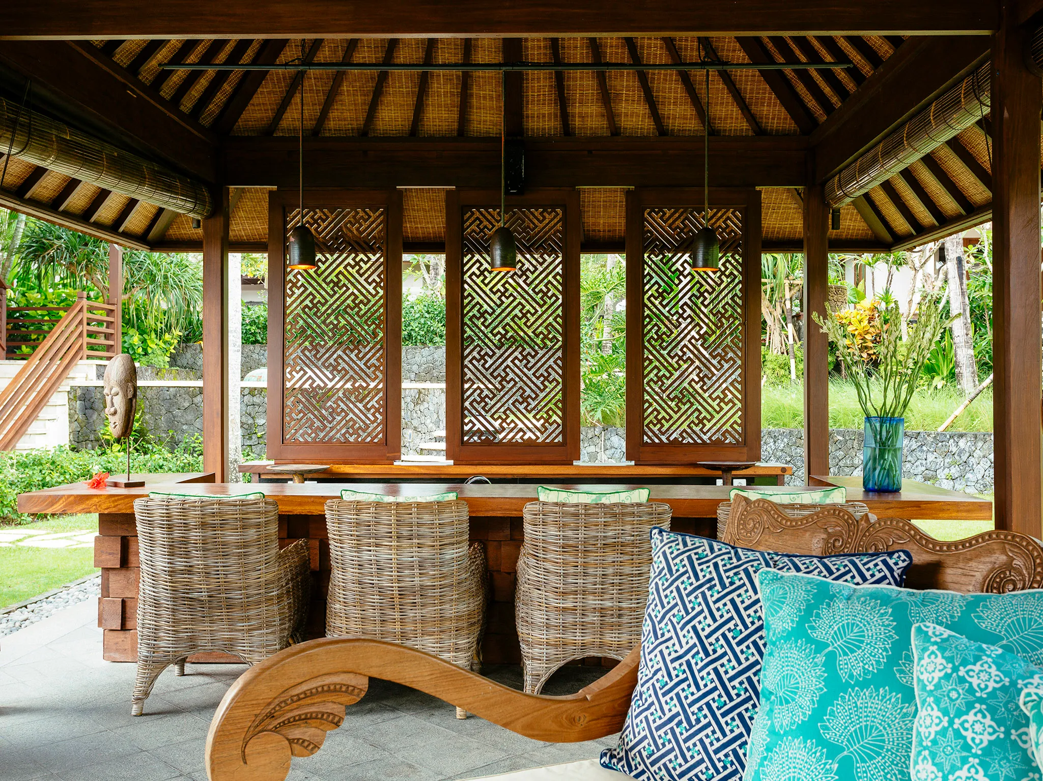 Villa Semarapura - Dining room and sofas