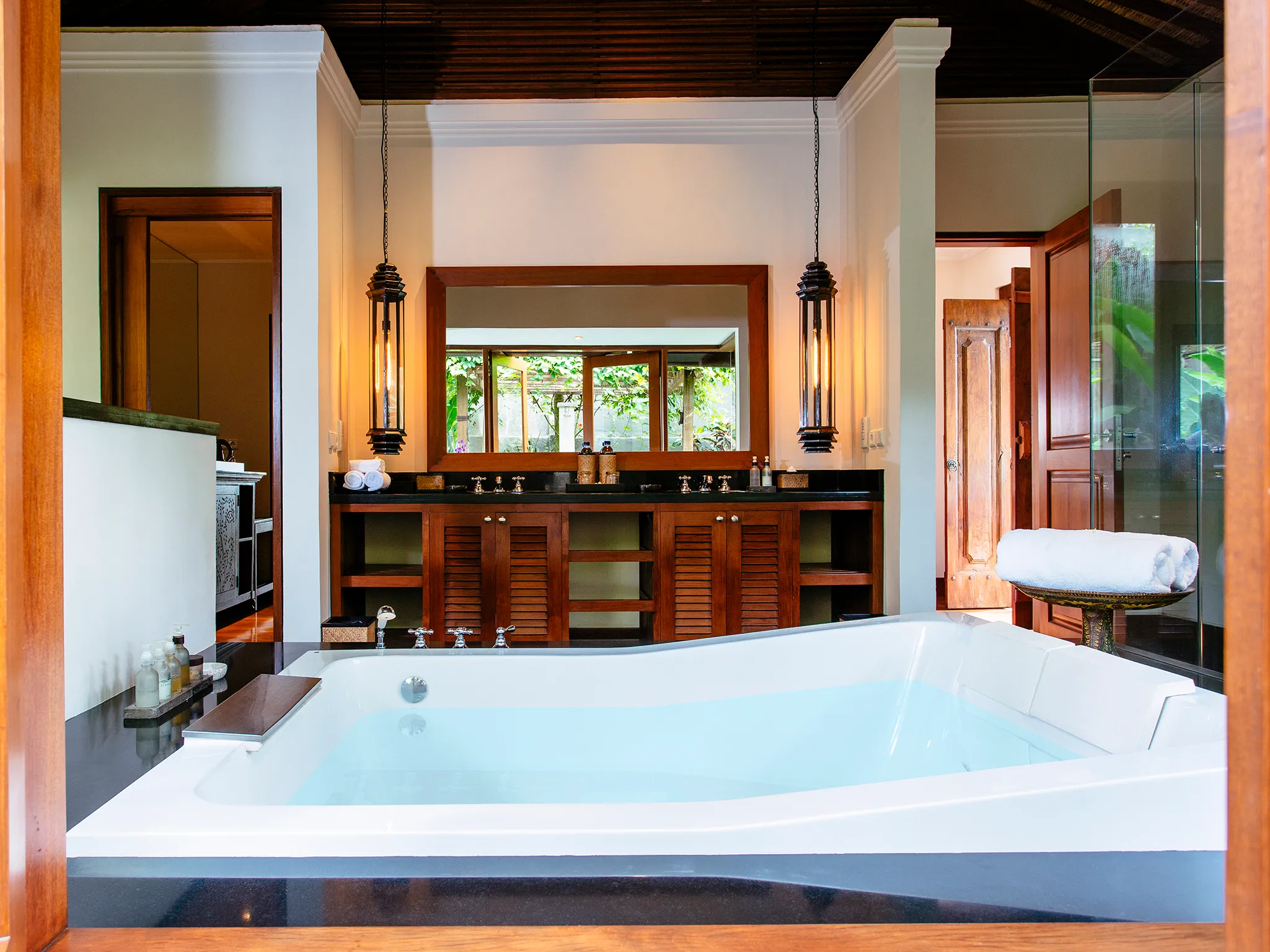 Villa Semarapura - Master bedroom ensuite bathroom