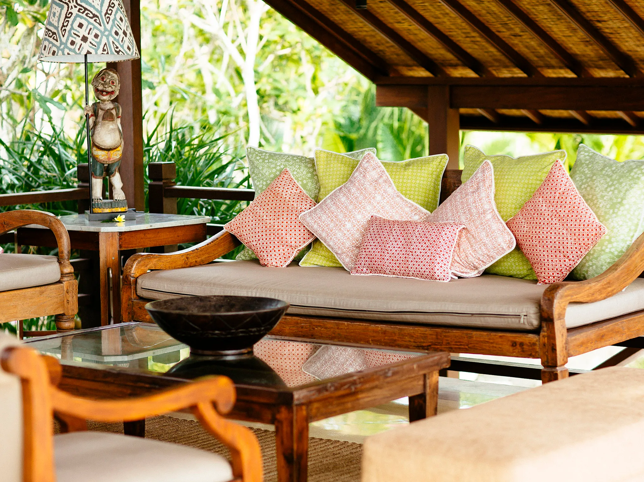 Villa Semarapura - Upstairs living room sofas (2)