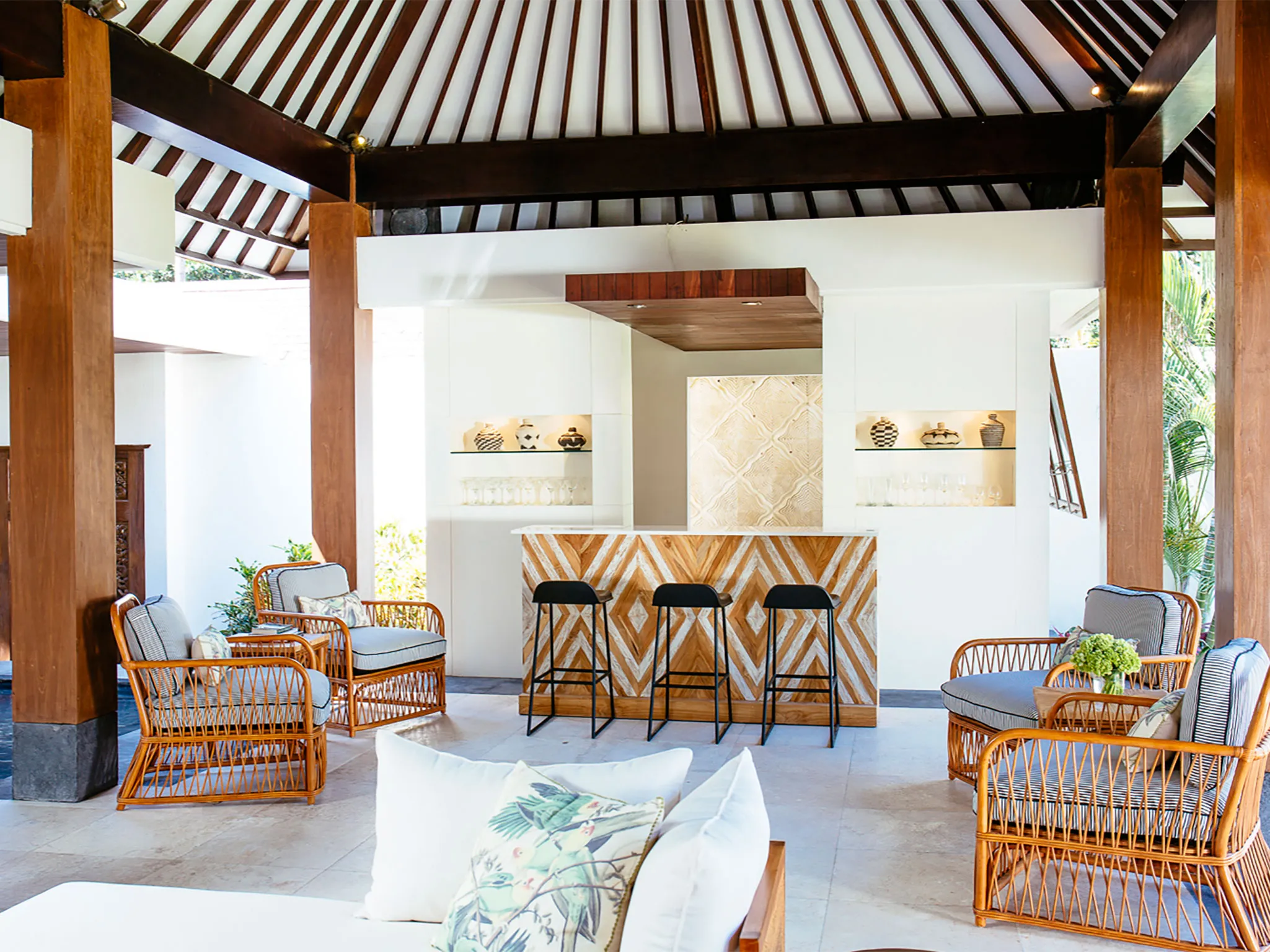 Villa Simona Oasis - Living area with bar