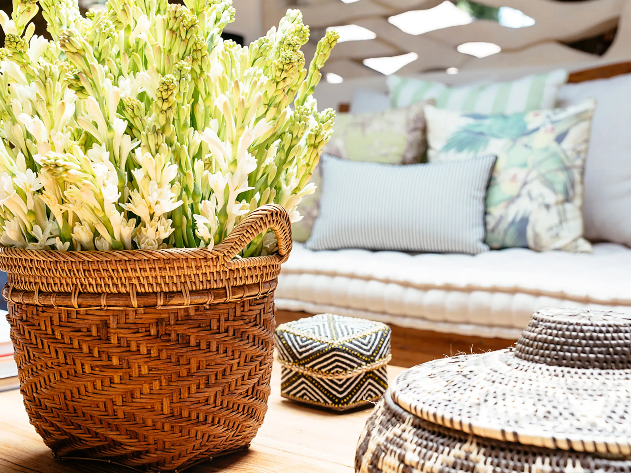 Villa Simona Oasis - Living area table display