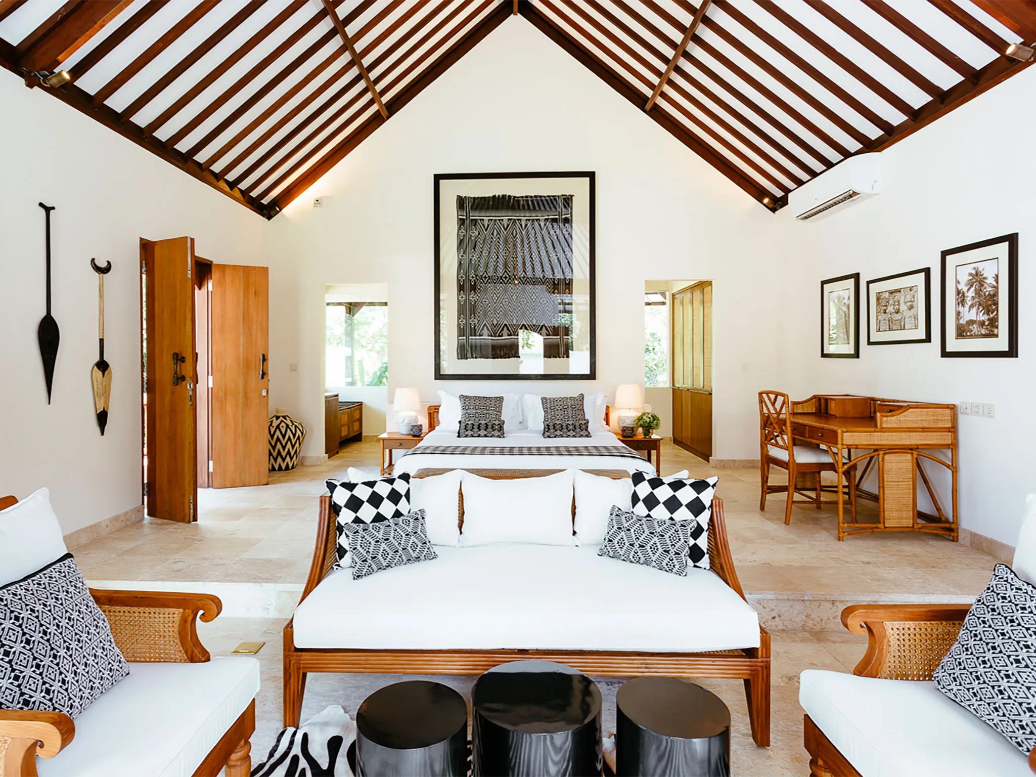 Villa Simona Oasis - Darma master bedroom and living area