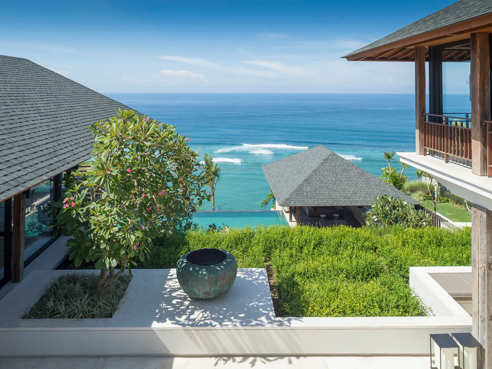 Sohamsa Estate - Villa Soham - Commading view on arrival