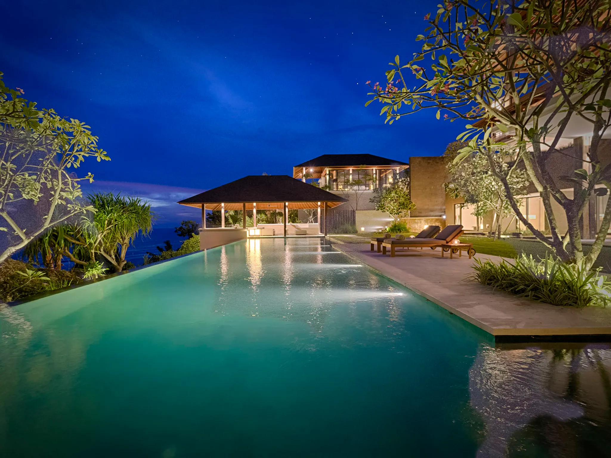Sohamsa Estate - Villa Soham - Pool at night