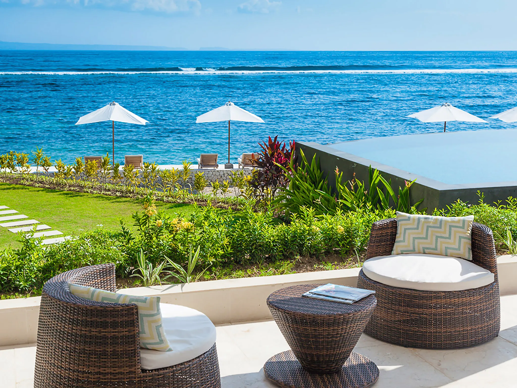 Villa Tirta Nila - View of infinity pool and ocean deck