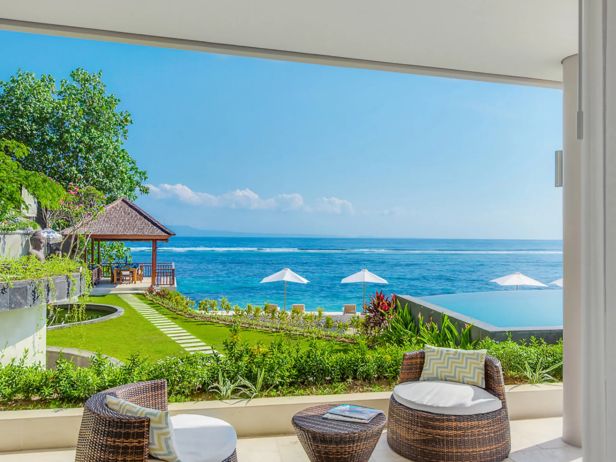 Villa Tirta Nila - Oceanfront bedroom outdoor terrace