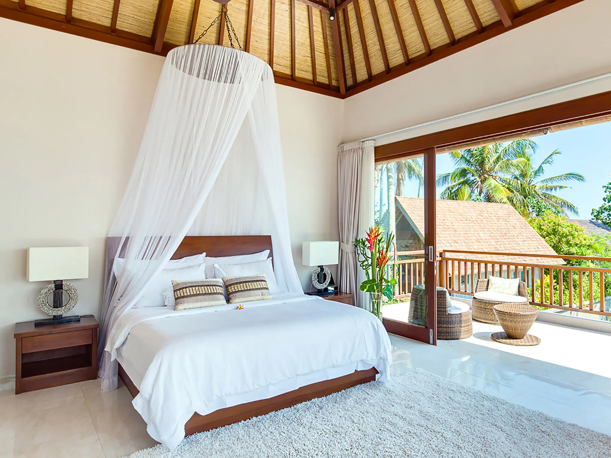 Villa Tirta Nila - Oceanfront master bedroom