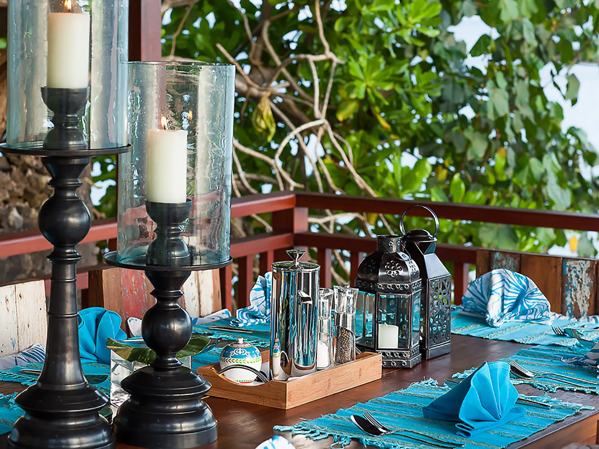 Villa Tirta Nila - Outdoor dining details