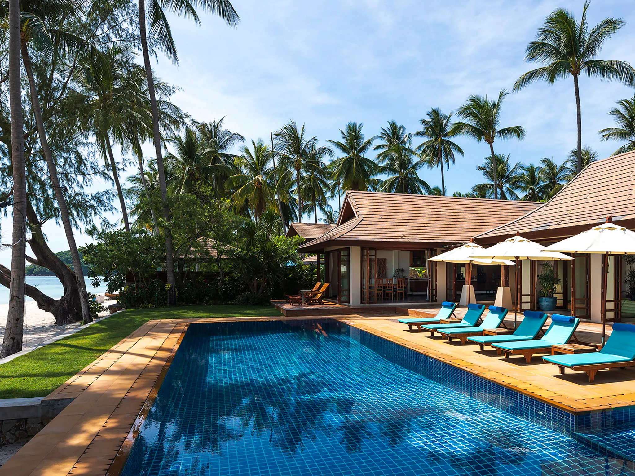 Waimarie - Pool and the villa