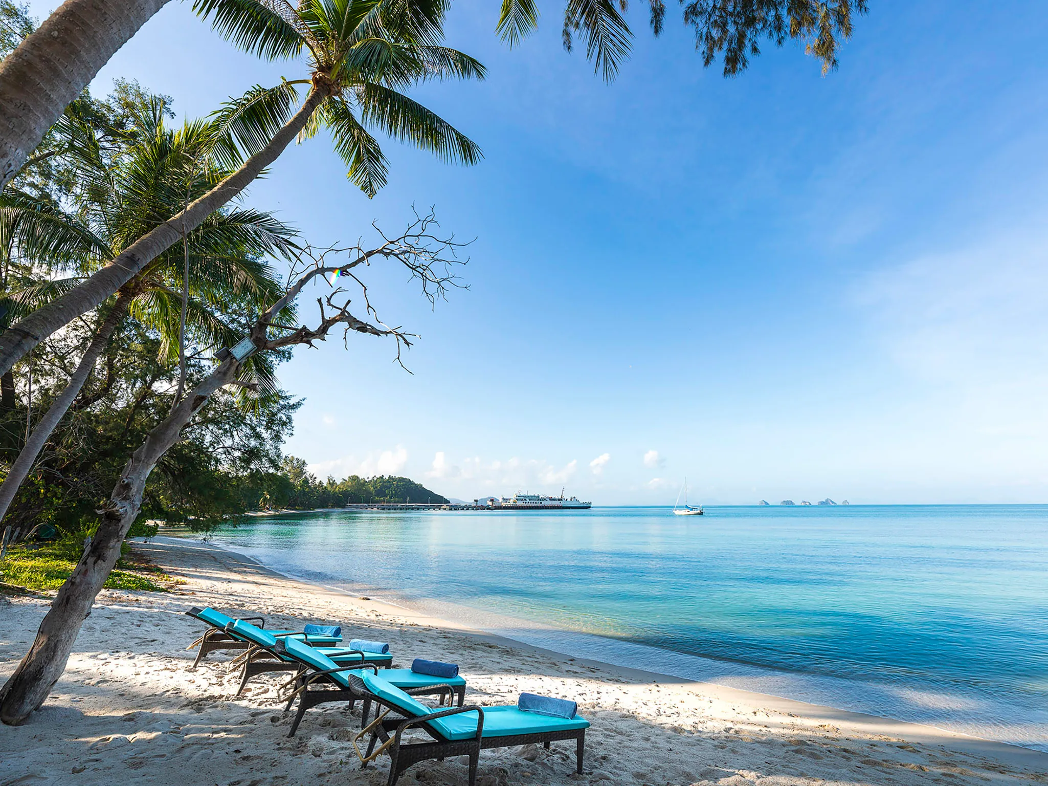 Waimarie - Private beach loungers