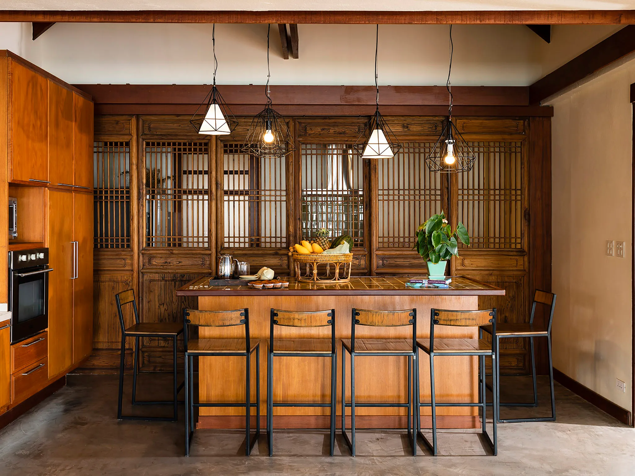 Waimarie - Dining and kitchen area
