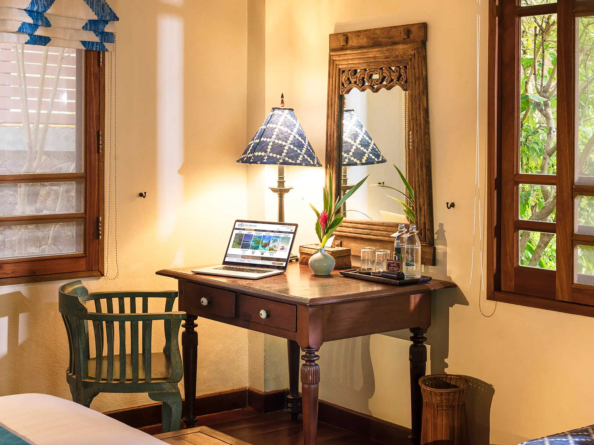 Waimarie - King guest room 2 desk features