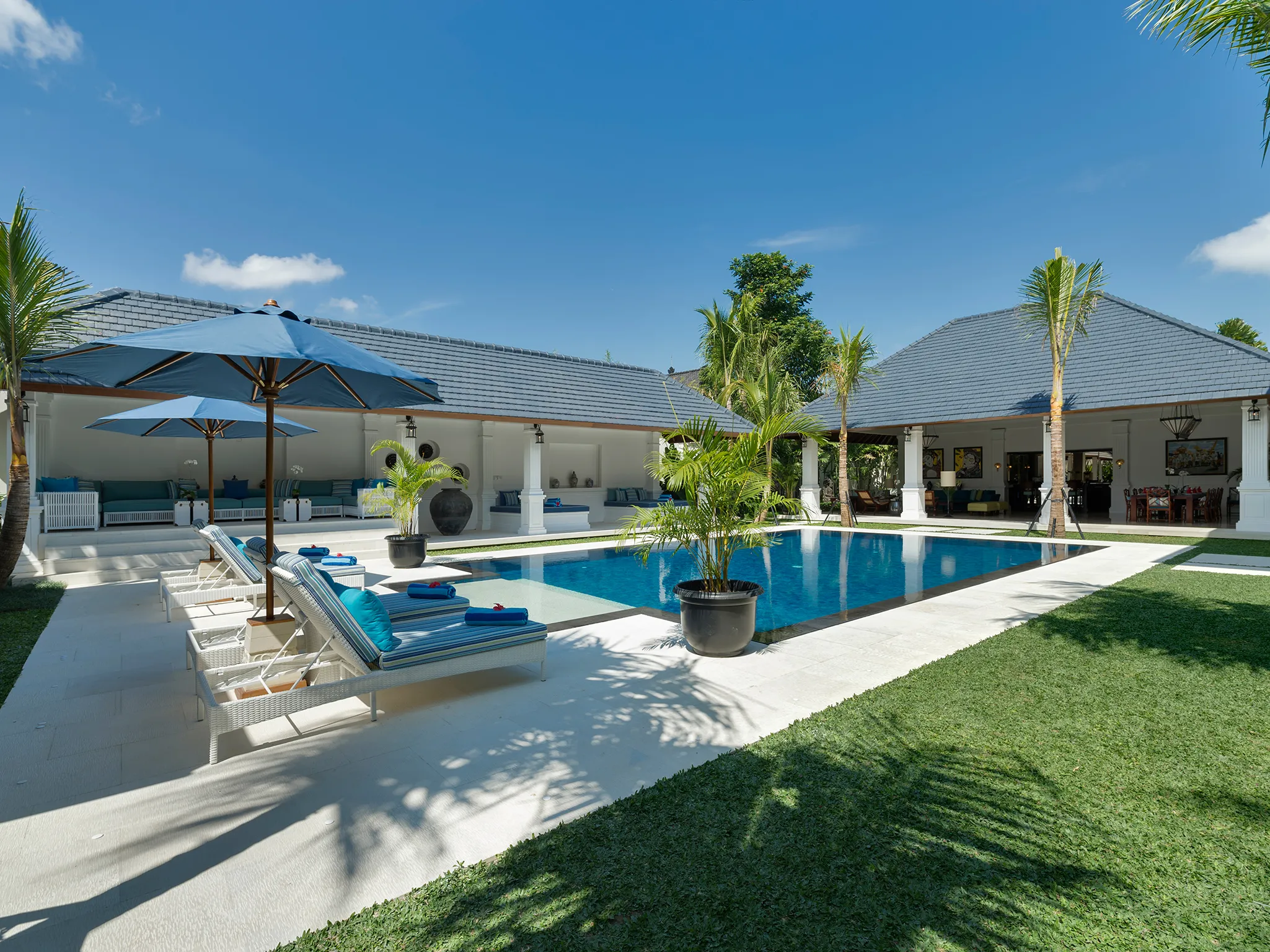Villa Windu Asri - Lawn and pool