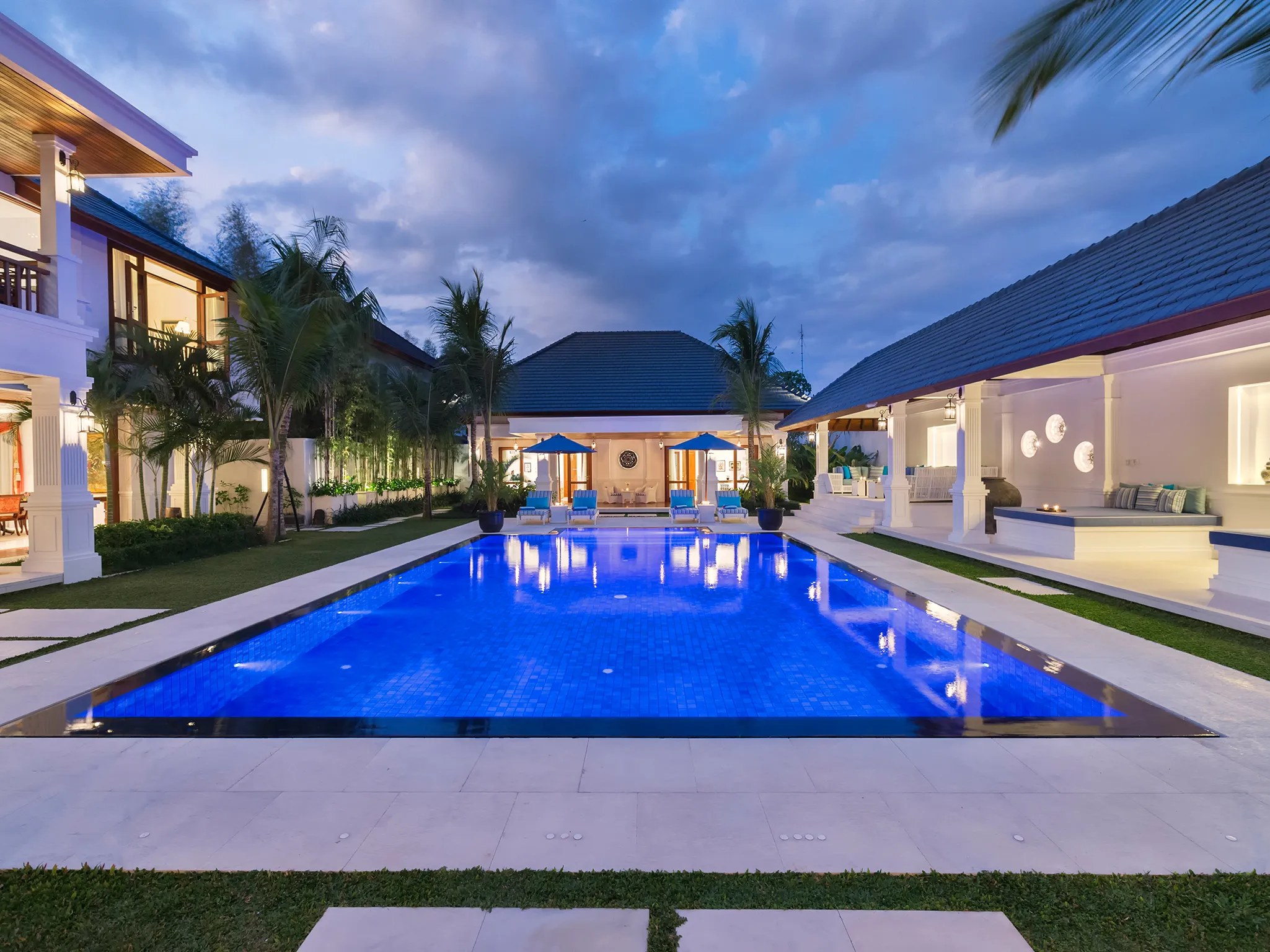 Villa Windu Asri - The villa at night