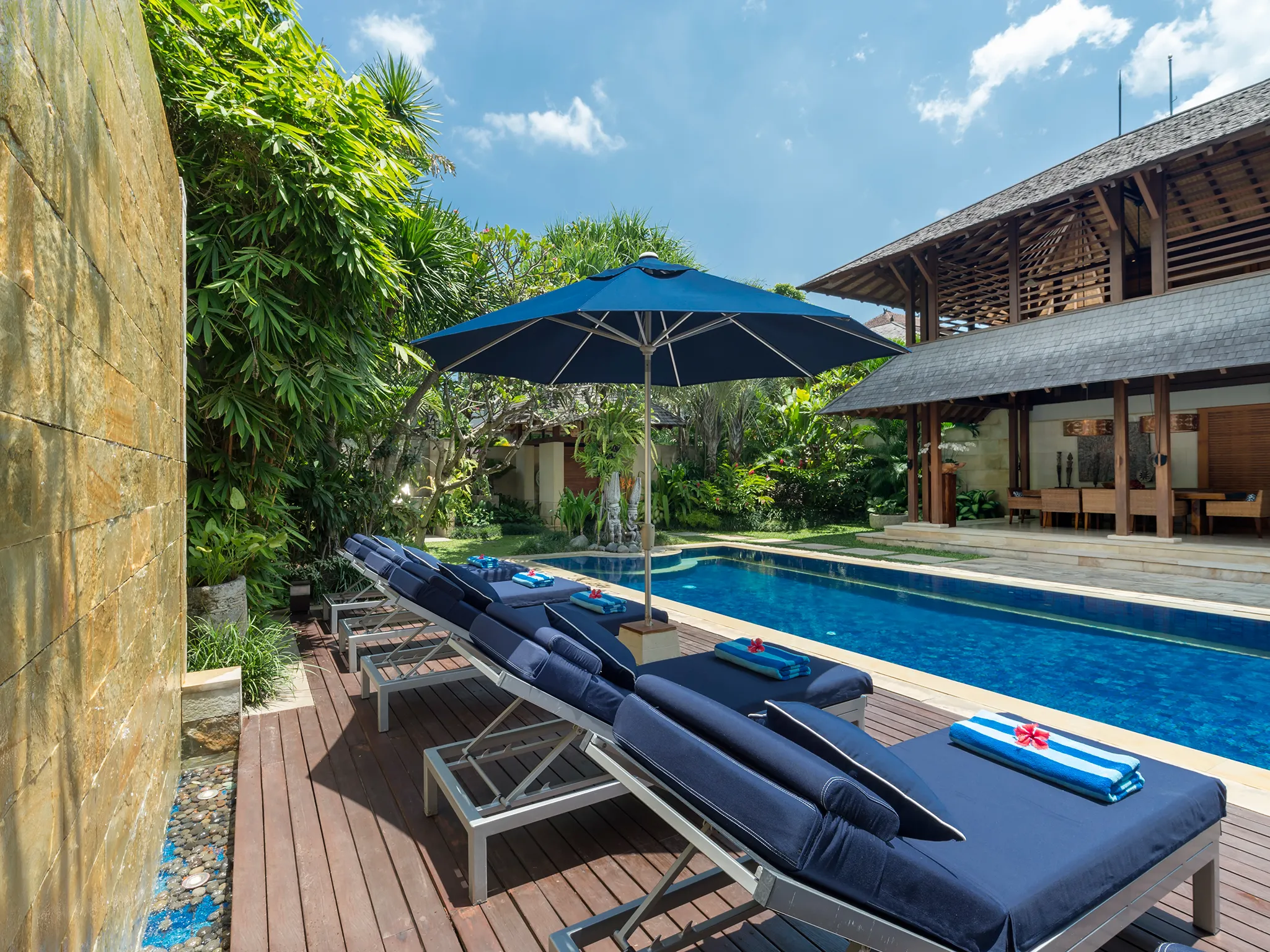Villa Windu Sari - Sunloungers by the pool
