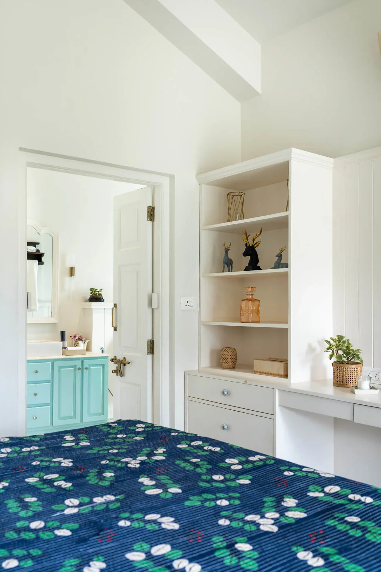 Bedroom 1 | Villa Aikyam