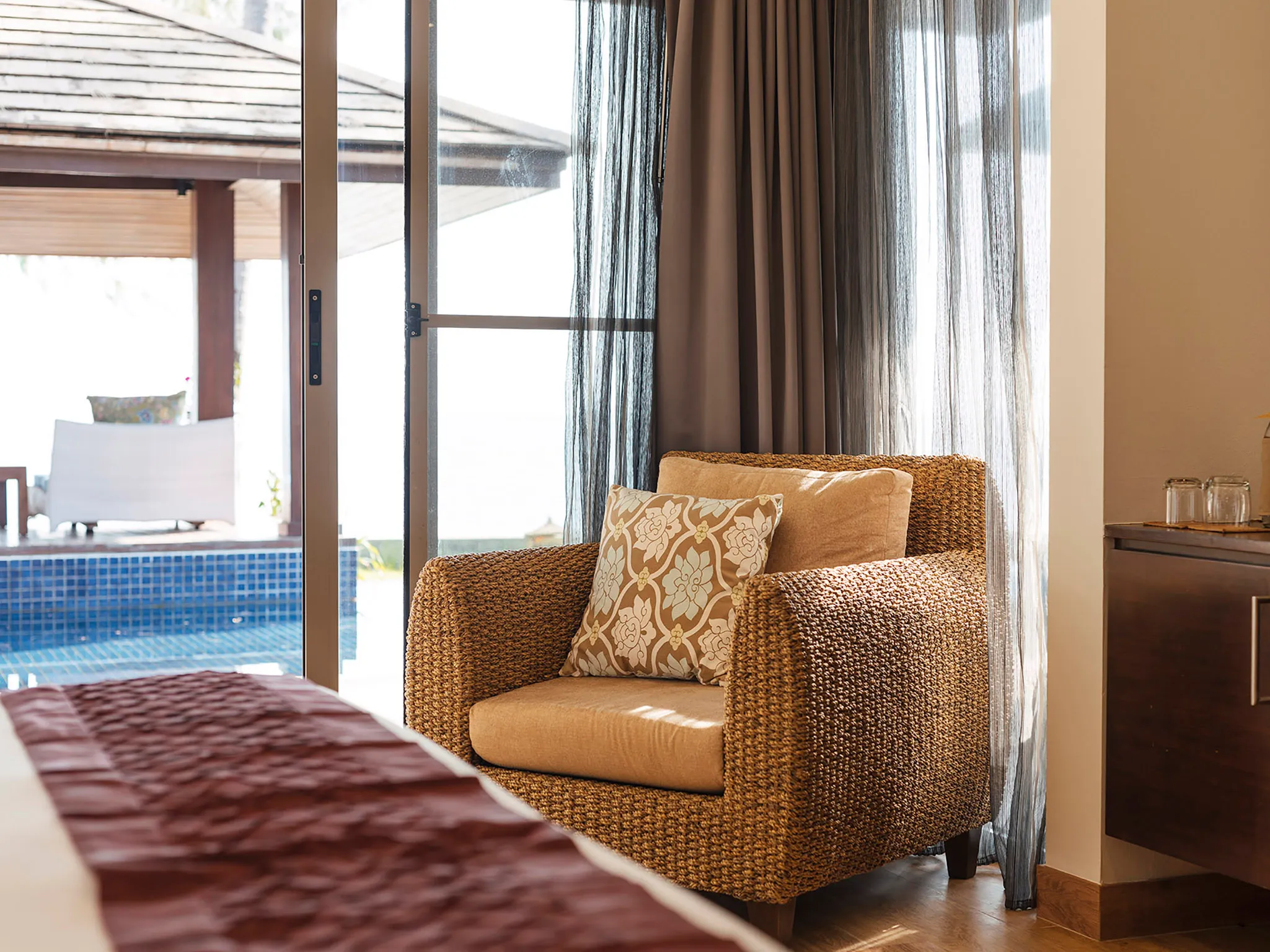 Akuvara - Master bedroom sofa