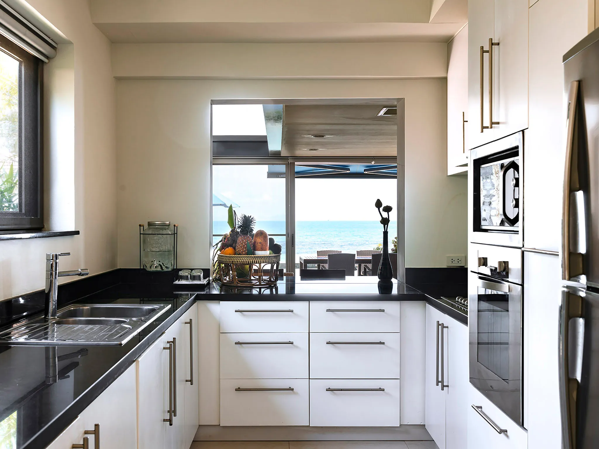 Akuvara - Modern kitchen