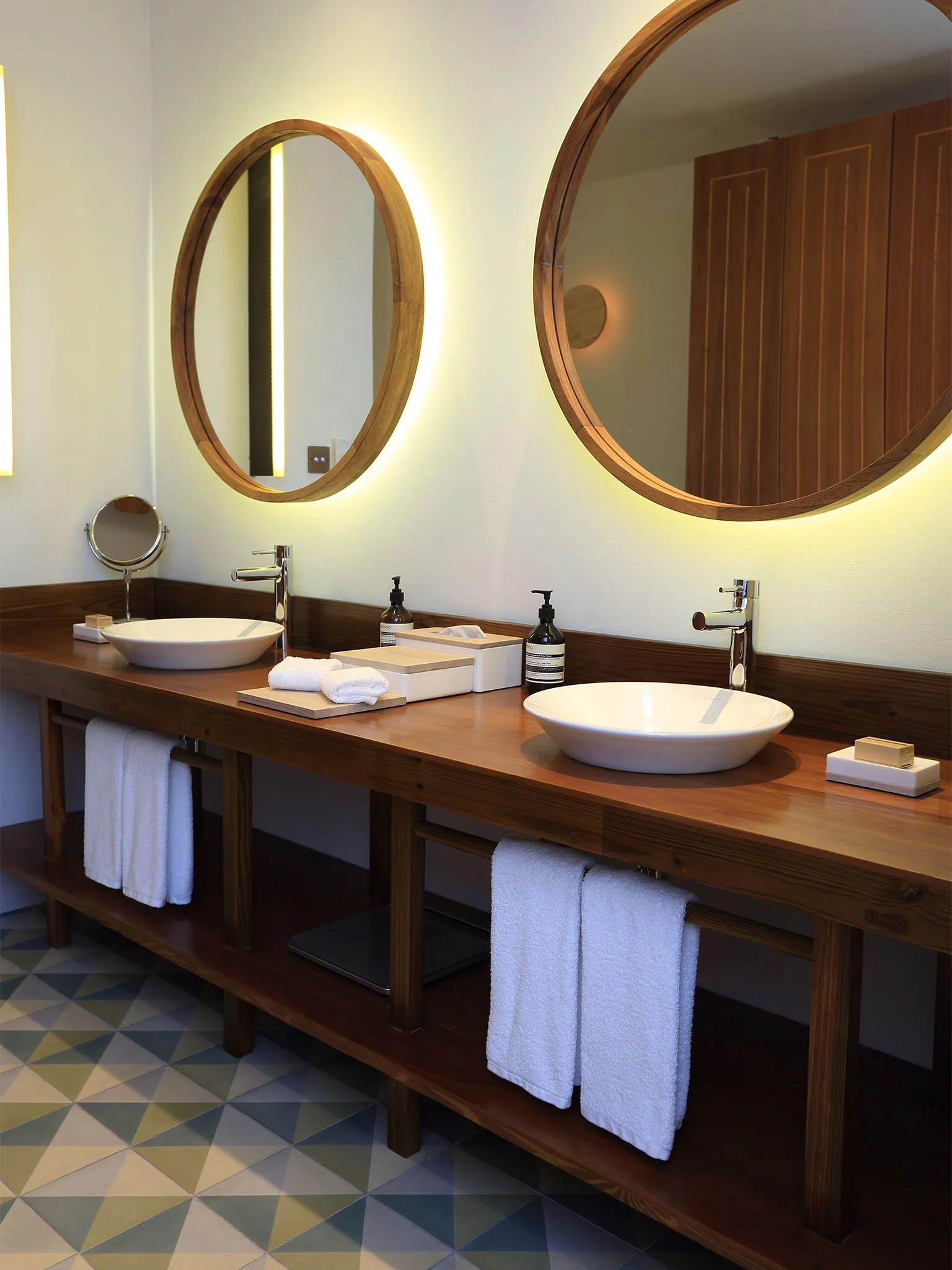 4 Bedroom Villa Residences - Contemporary bathroom