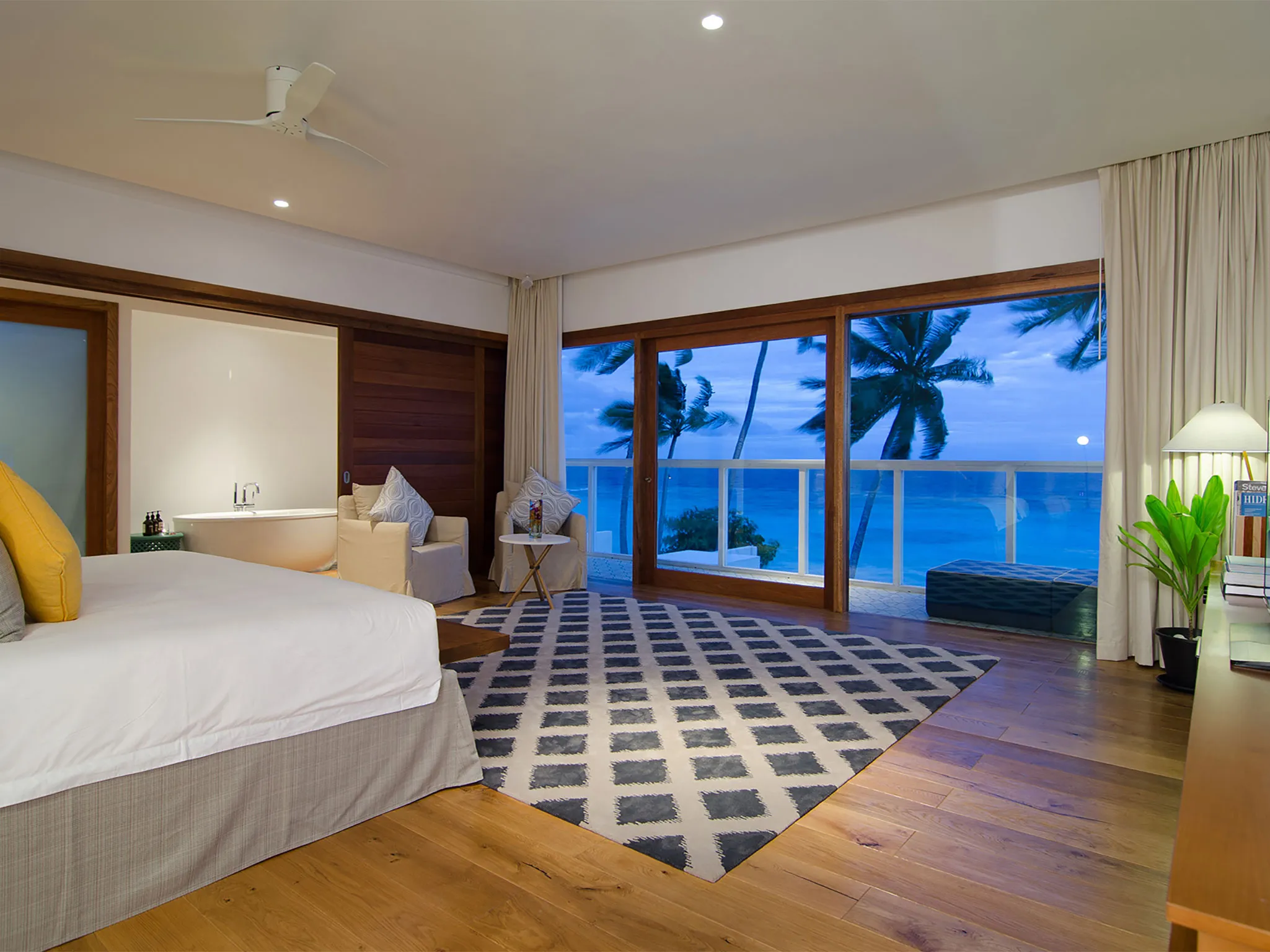 The Great Beach Villa Residence - Guest bedroom evening feel