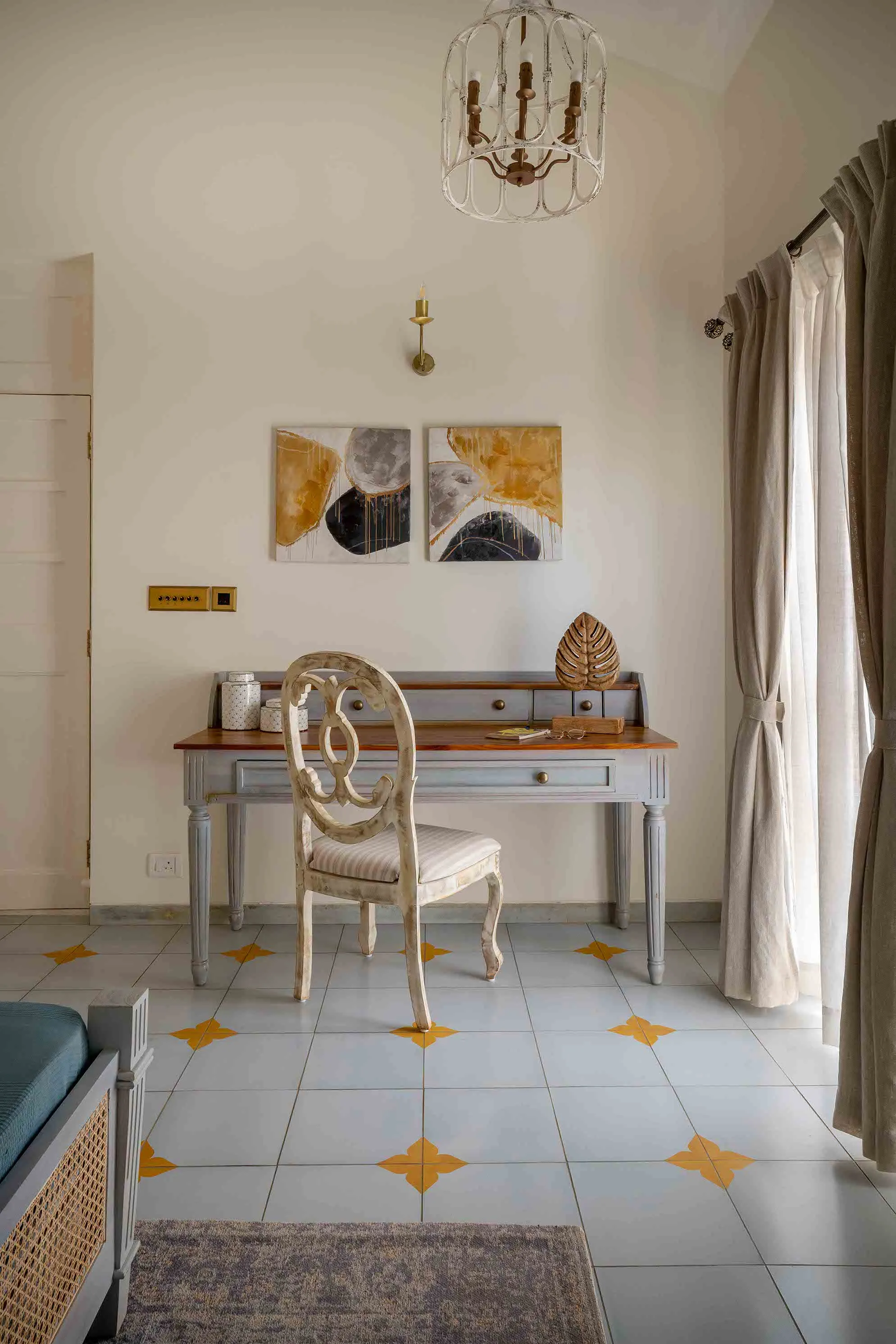 Aurelia Villa F - Bedroom 1 - Workplace