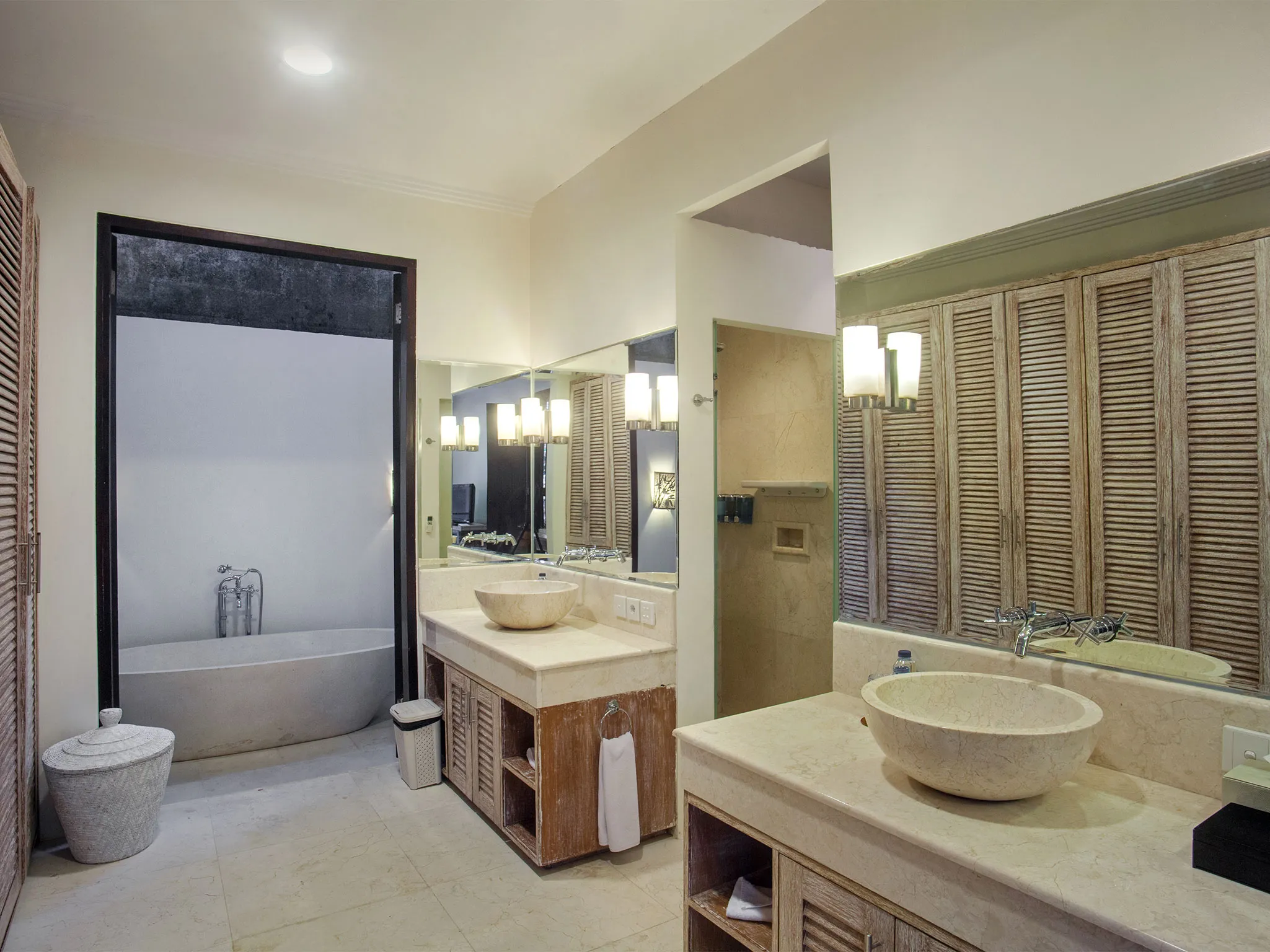 Avalon I - Downstairs pavillion ensuite