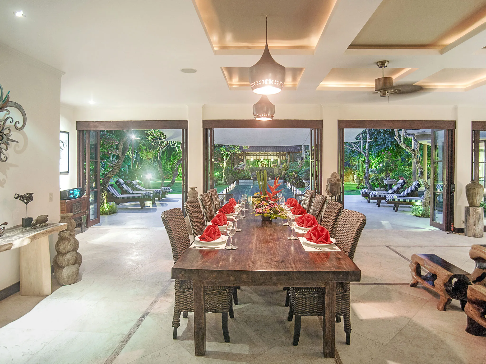 Avalon I - Dining set up with view
