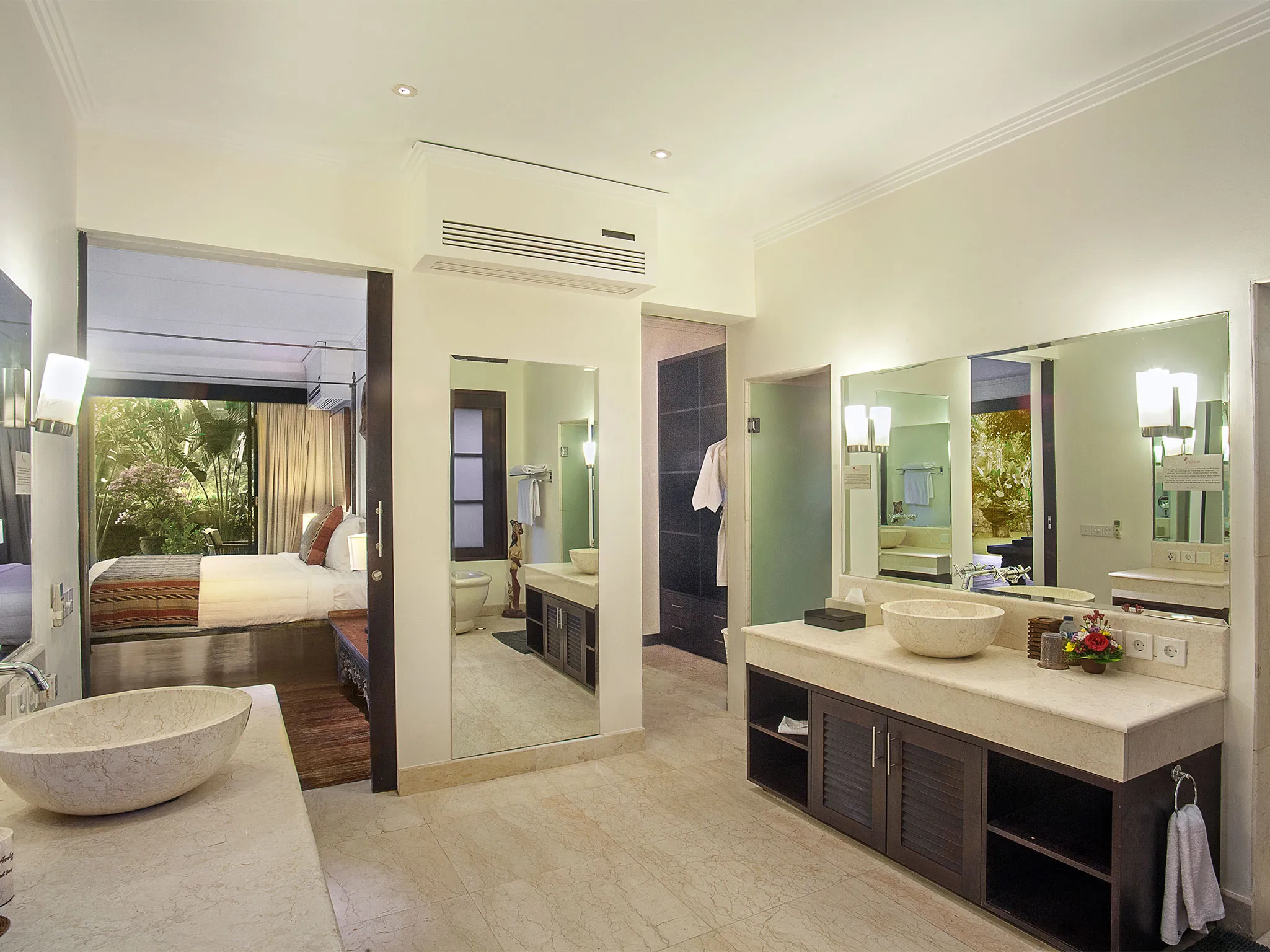 Avalon I - Downstairs master bedroom ensuite