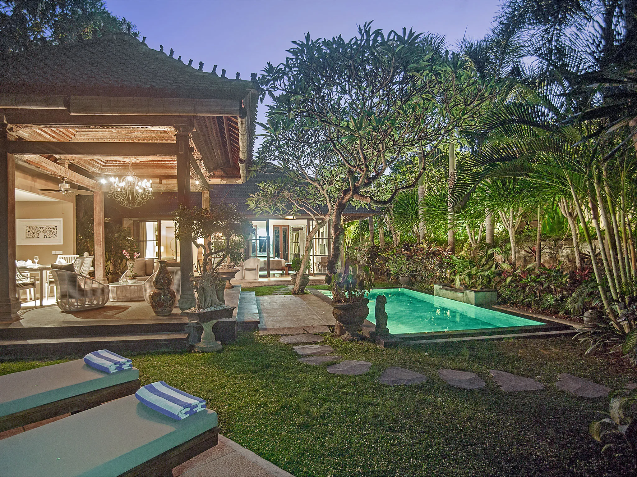 Avalon II - Pool and garden
