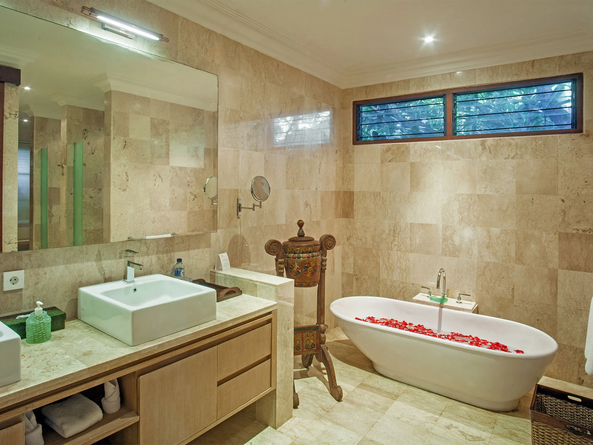 Avalon III - Master bedroom ensuite