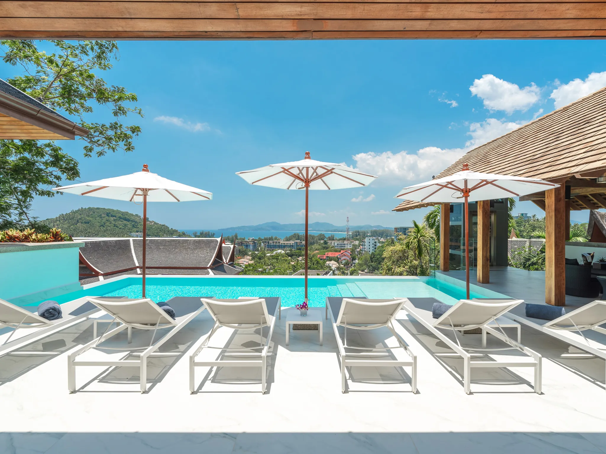 Sea View Zenith - Luxurious hilltop modern Thai haven