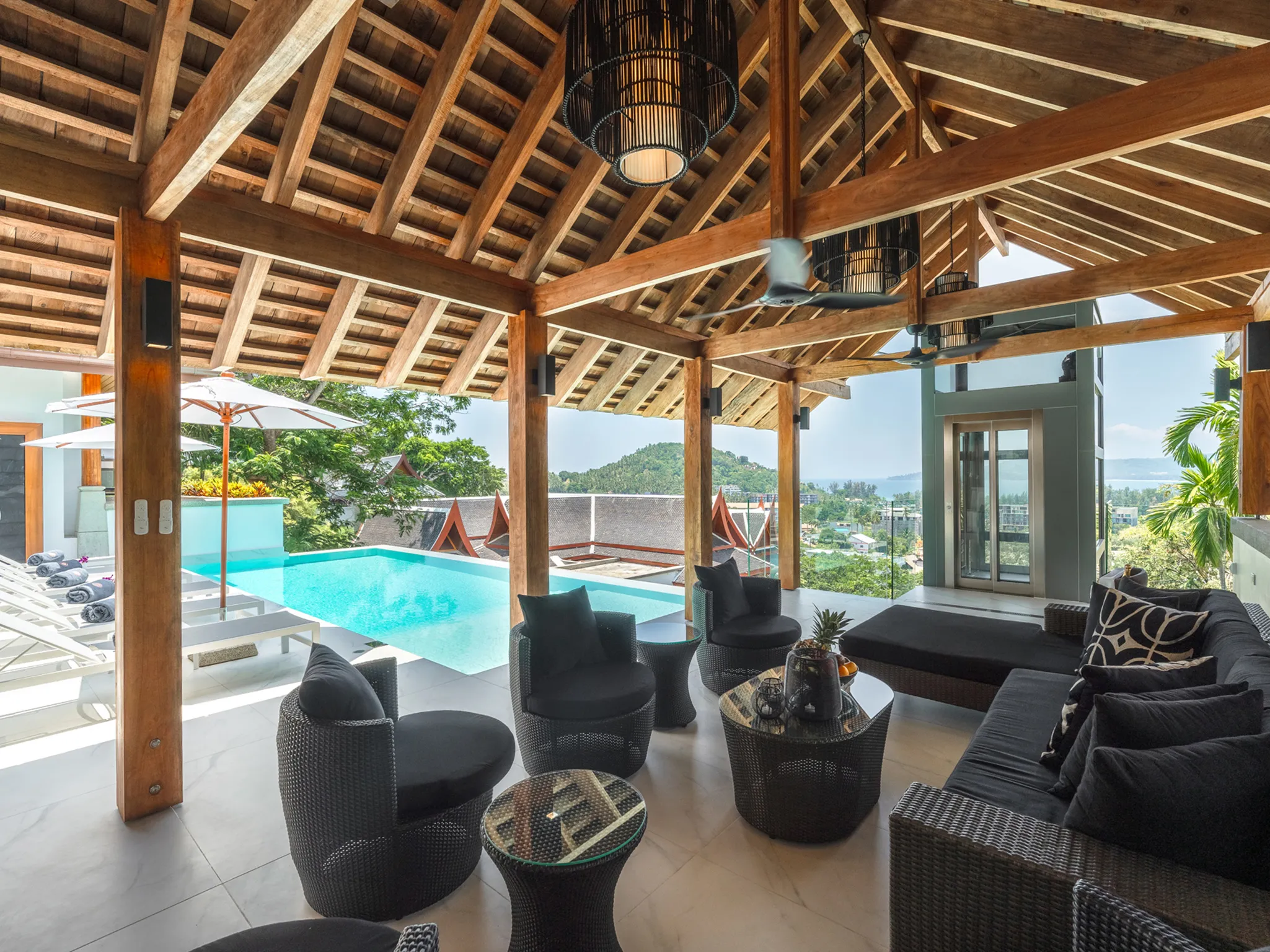 Sea View Zenith - Breezy open living spaces