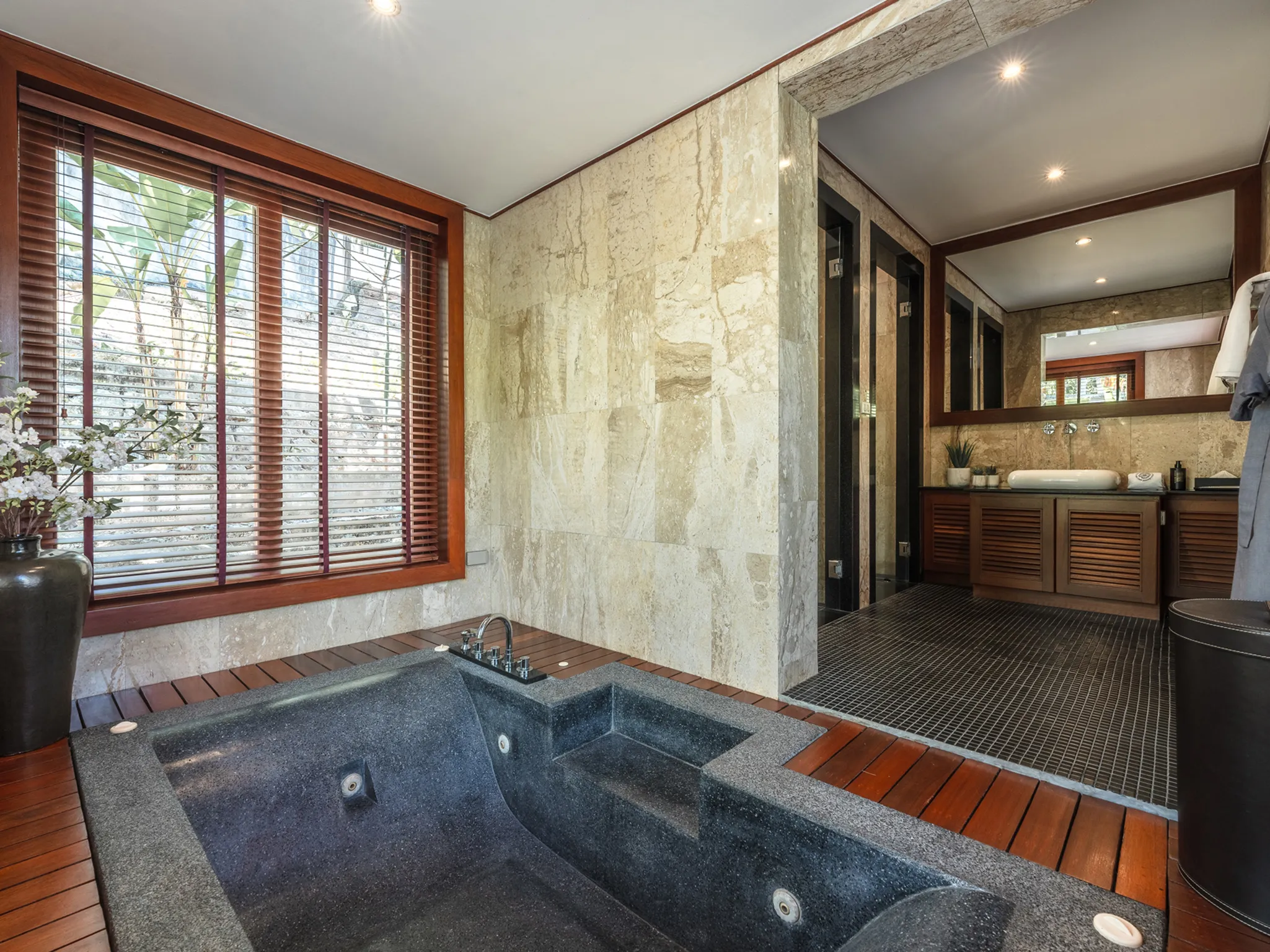 Sea View Zenith - Luxurious ensuite bathroom
