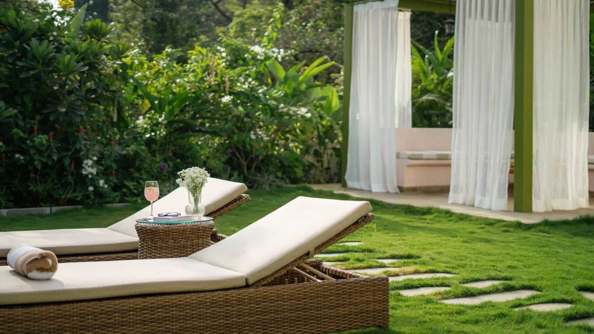 Outdoor Lawn | Beleza Villa B by Lohono Stays