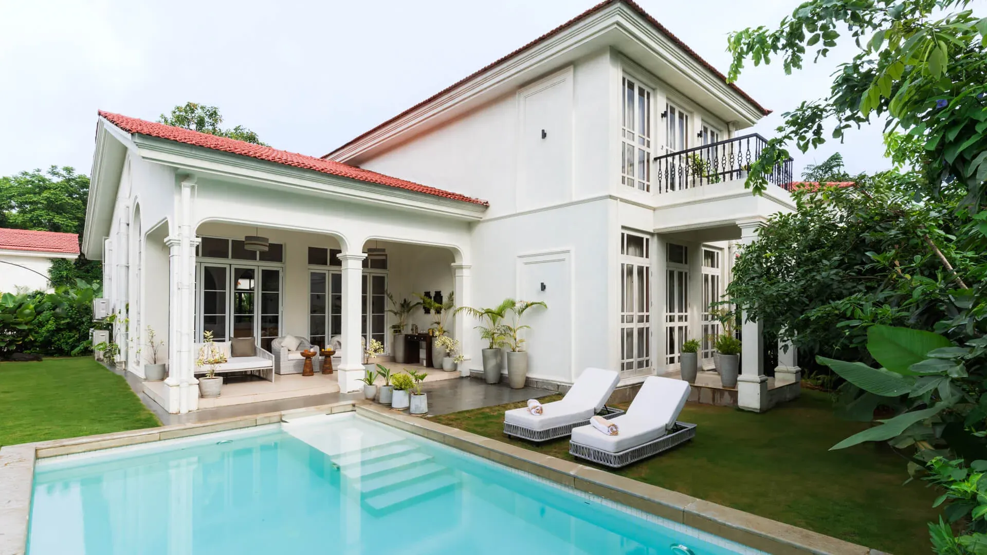 Poolside Facade | Beleza Villa D by Lohono Stays