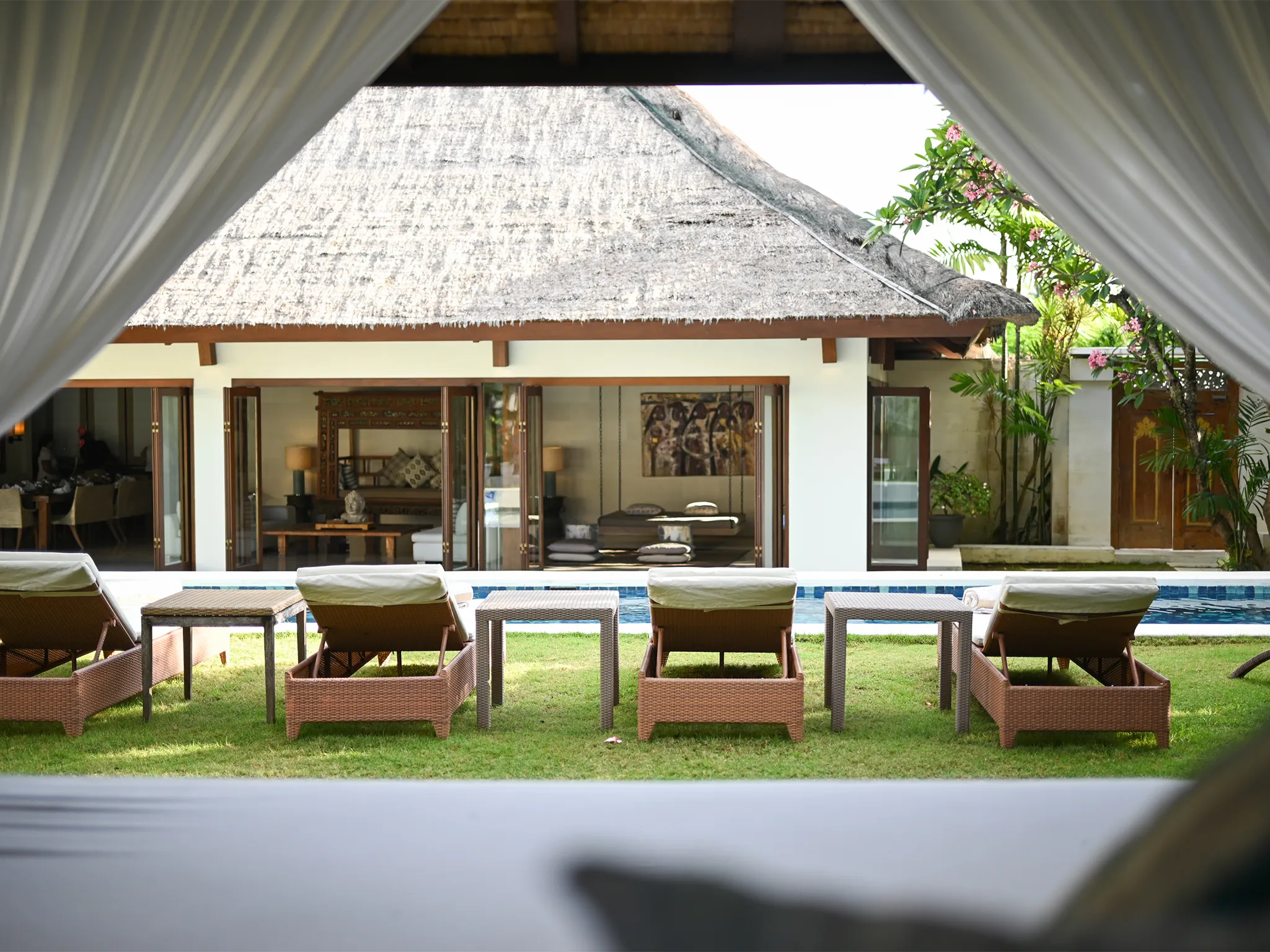 Casa Evaliza - Restful sun loungers by the pool