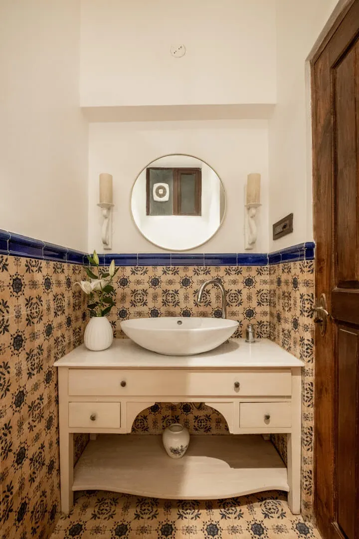Casa Tanisa - Powder Bathroom