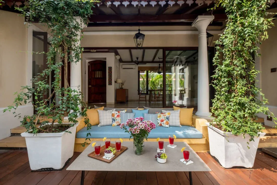 Casa Tanisa - Poolside Seating
