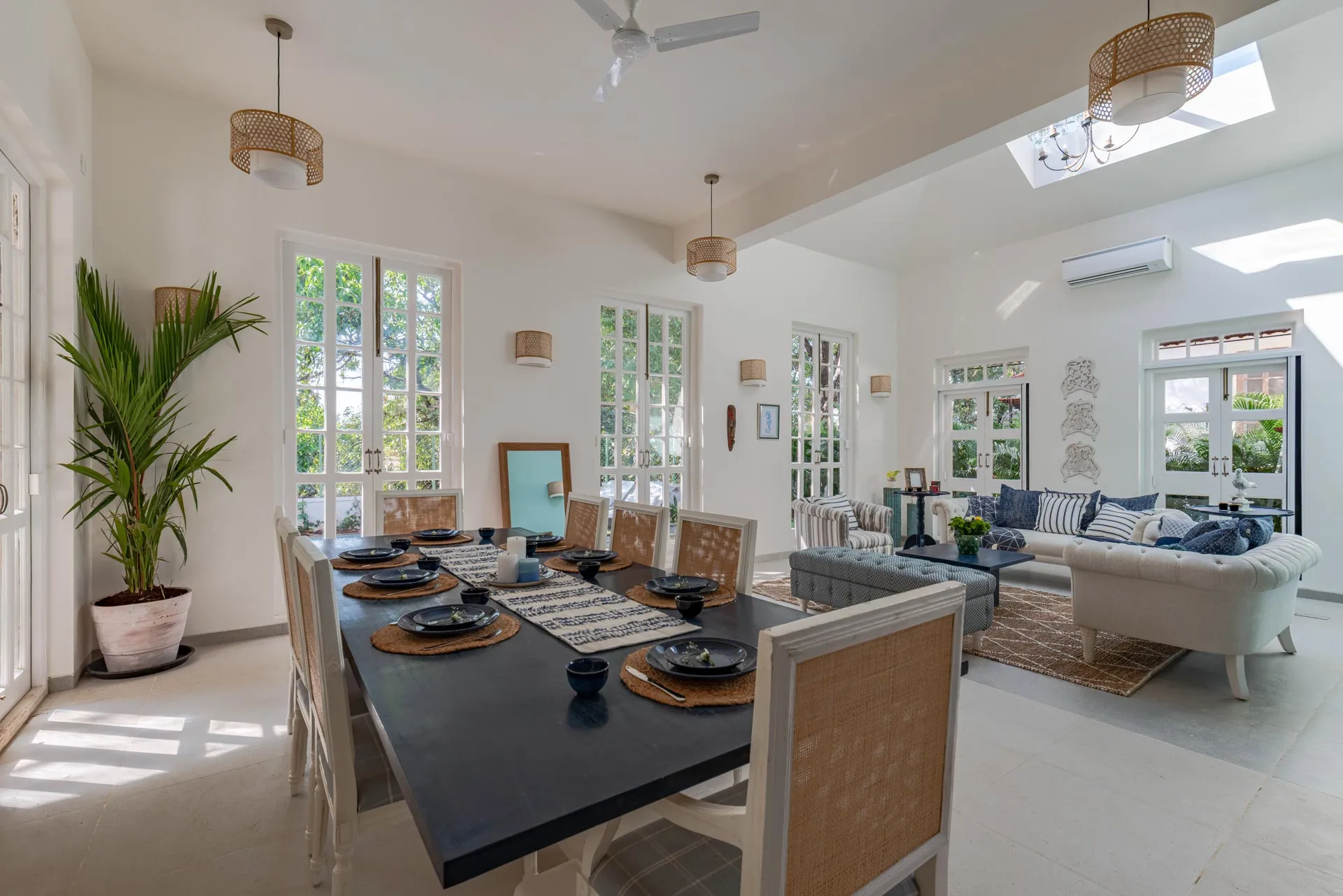Colina - Villa D - Dining and living area