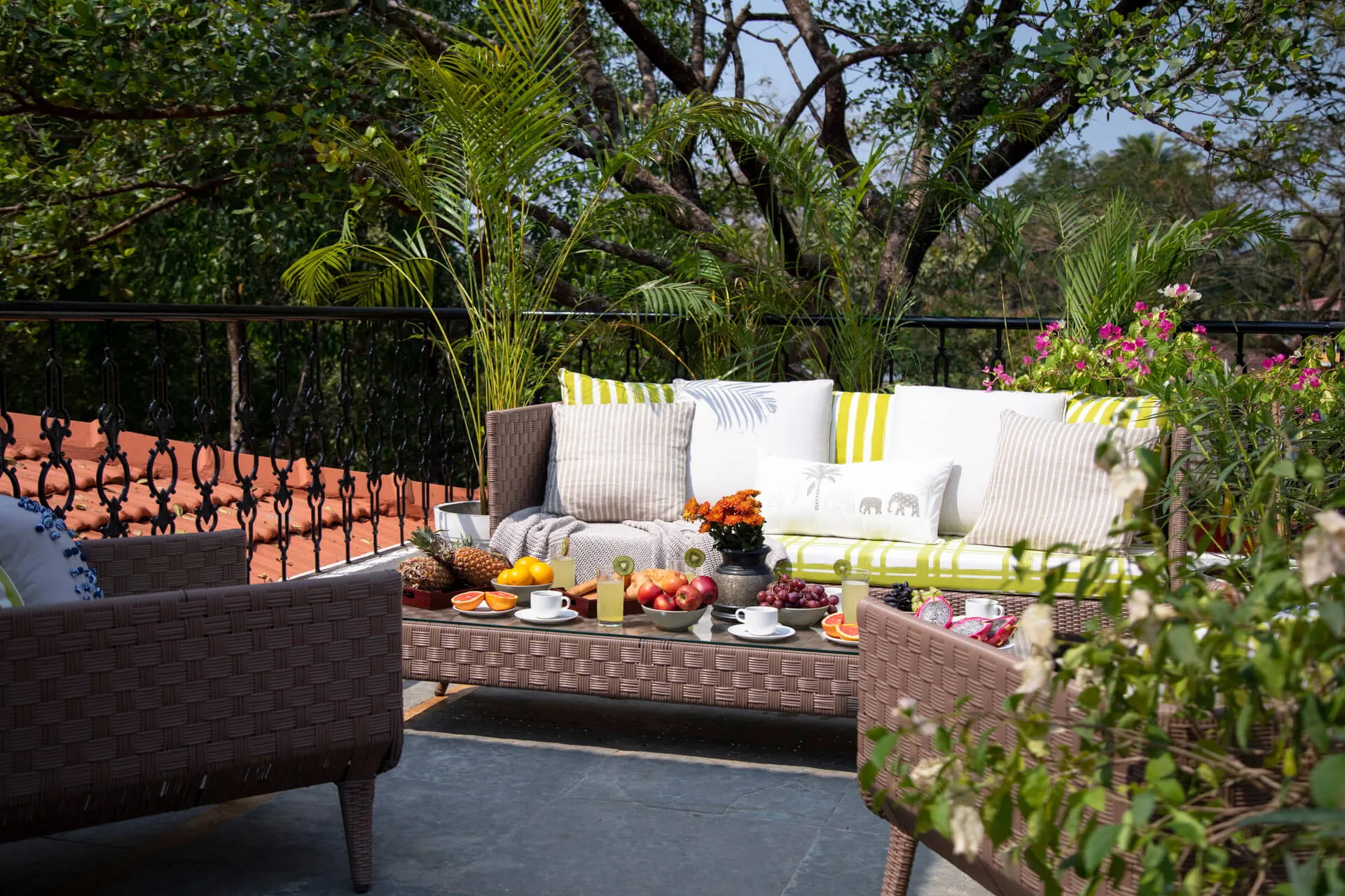 Colina Villa F - Terrace - Breakfast Setup