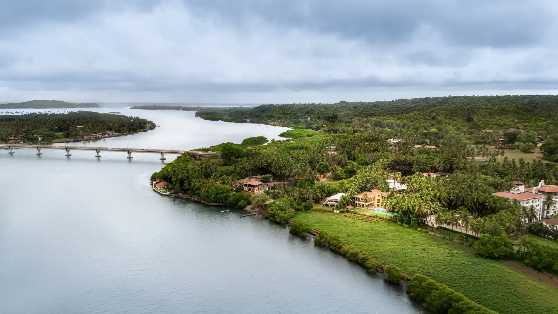 Estate Alta De Palmeira -  River Side Luxury Villa