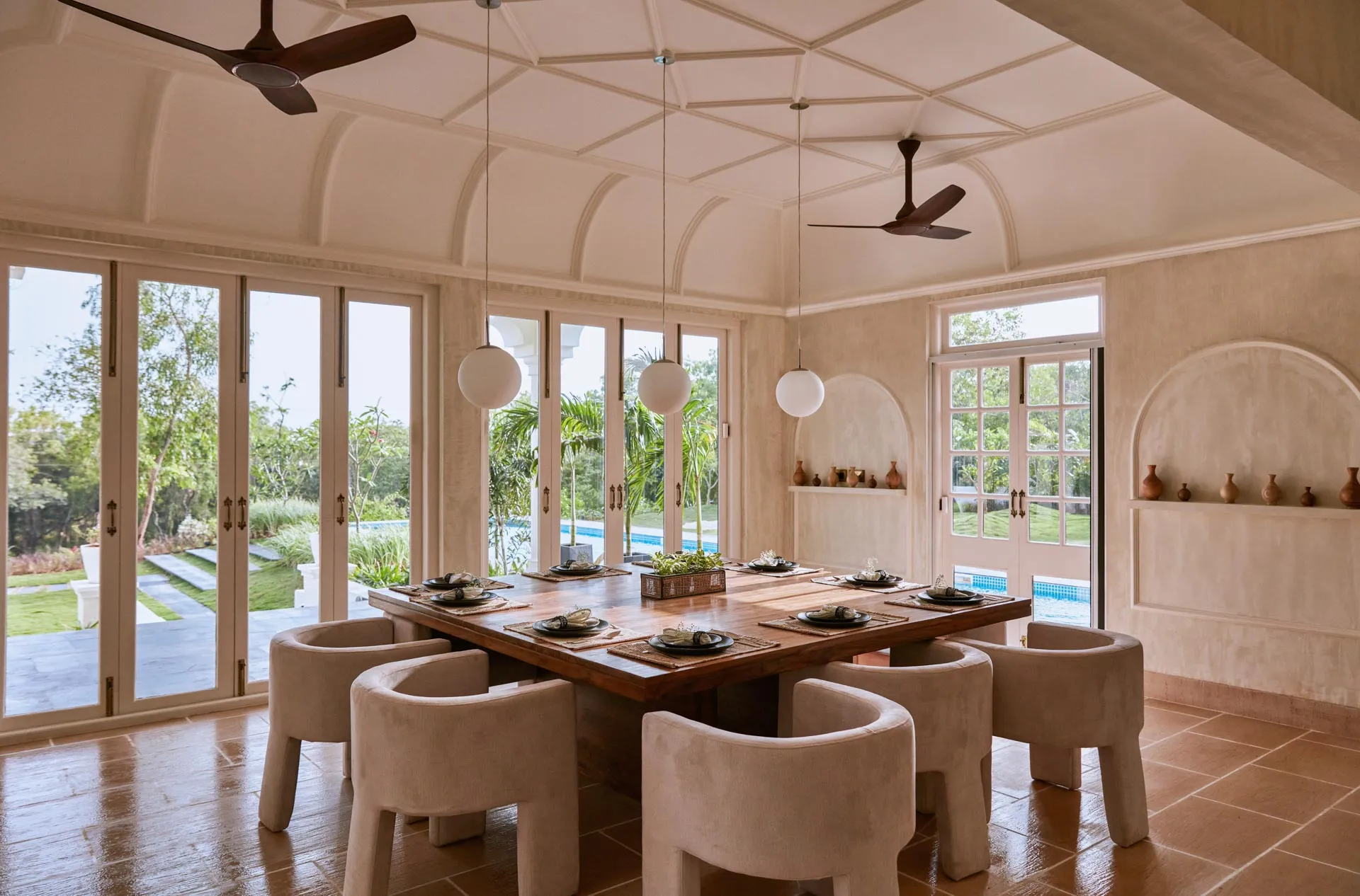 Estate de Frangipani - Dining area