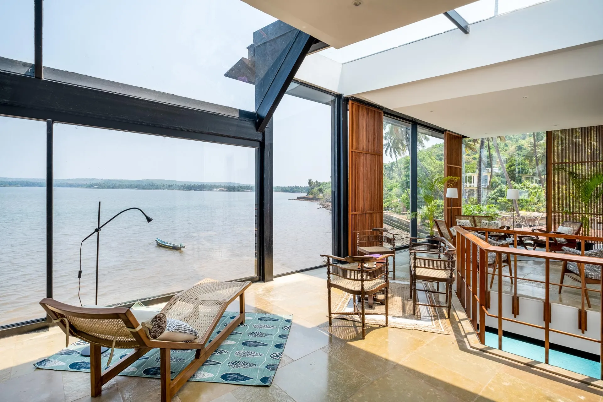 Glasshouse On The Bay - Second floor living area