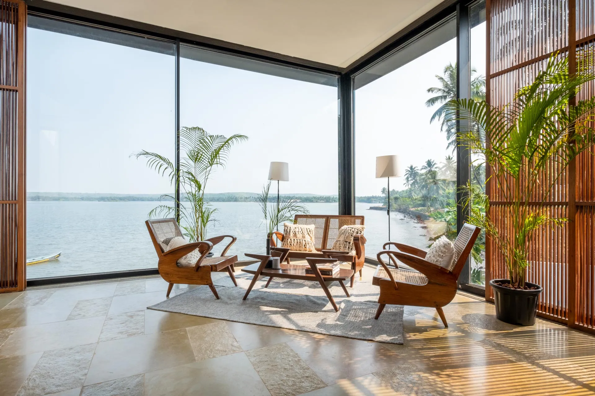 Glasshouse On The Bay - Second floor seating