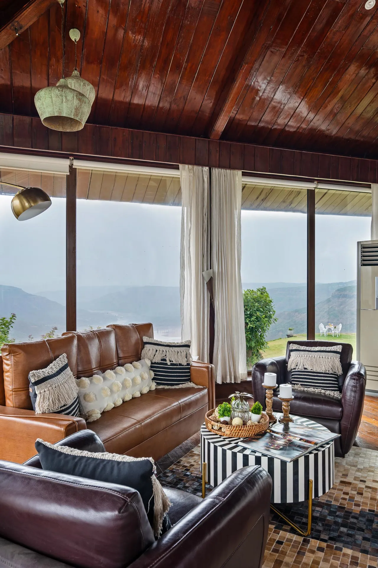 Gold Mist - Living area